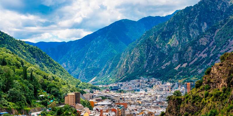 Do you want to move to Andorra? Here we tell you the different types of residences
