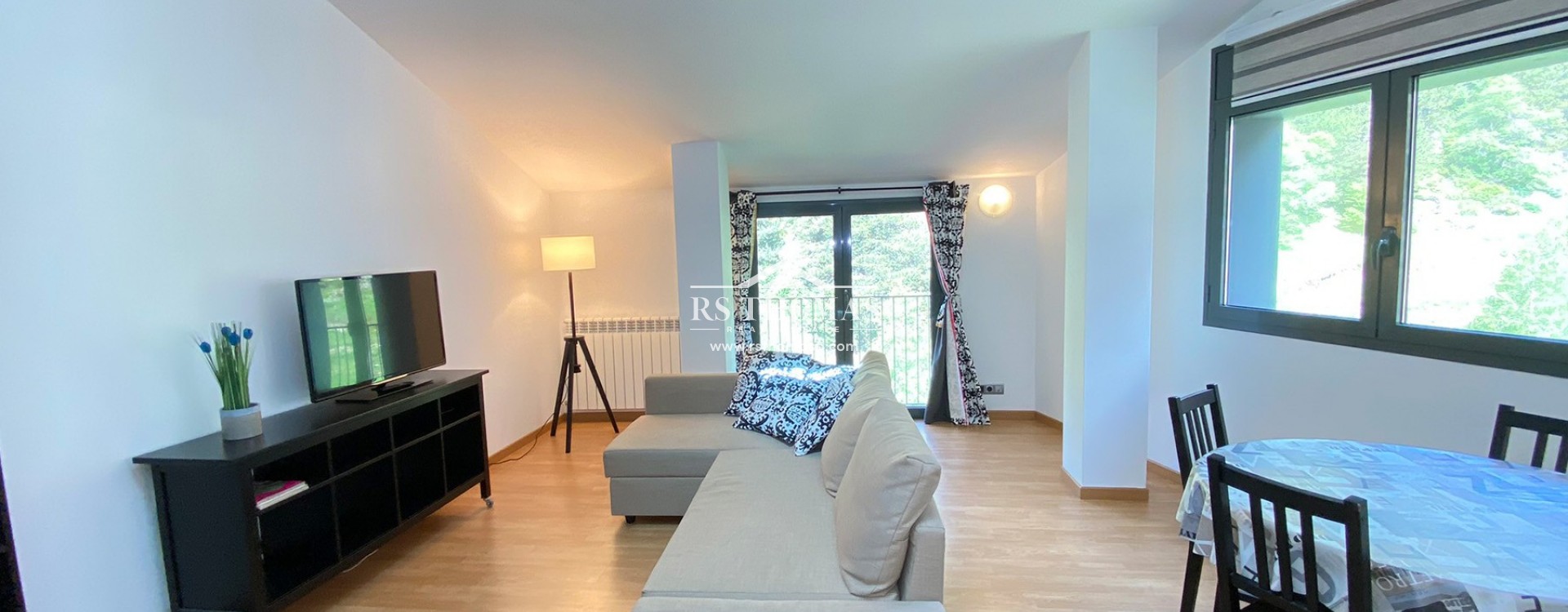 Location longue durée - Appartement -
Ransol