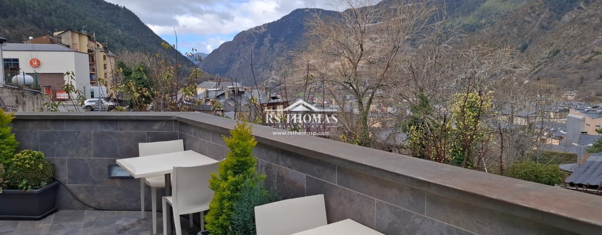 Rental - Restaurant -
Encamp
