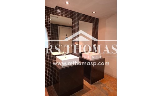 Rental - Restaurant -
Encamp