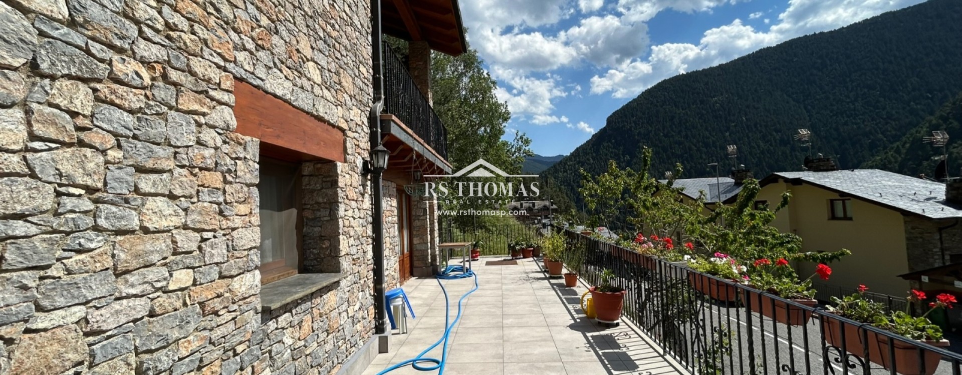 Sale - Chalet -
Arinsal